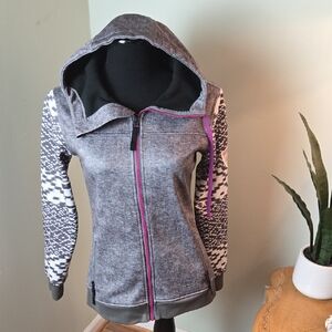 686 Gray and Black Patterned Hoodie with Pink Zipper